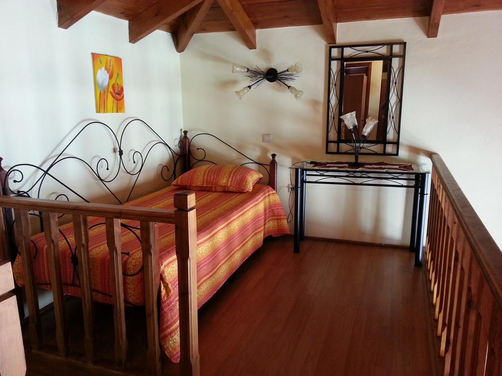 Mika'S House Villa Chalki Town Ruang foto