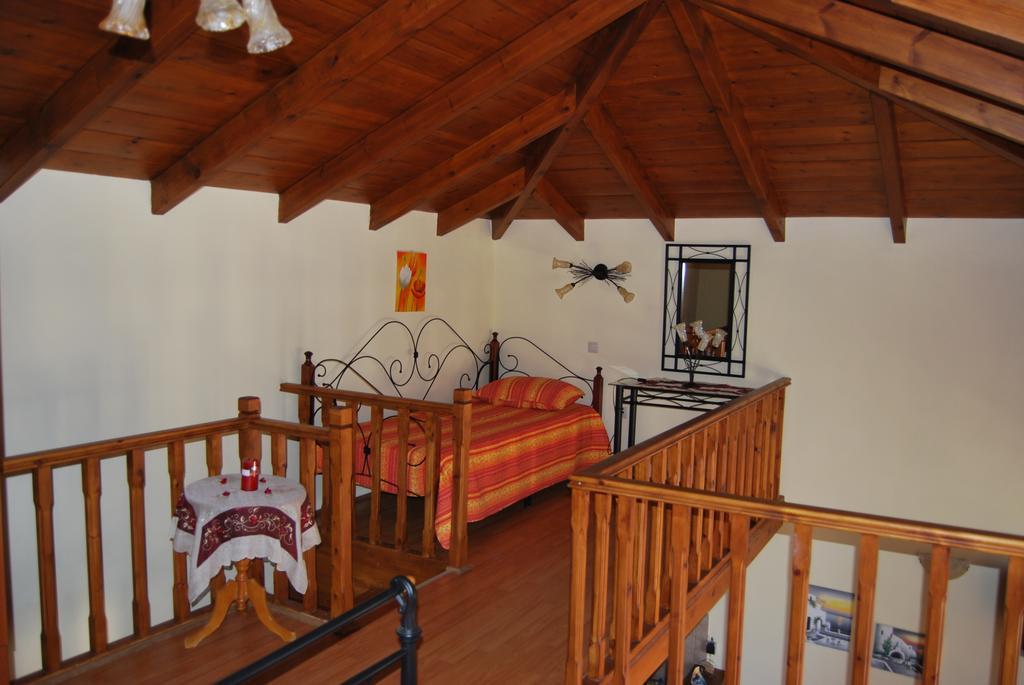 Mika'S House Villa Chalki Town Ruang foto