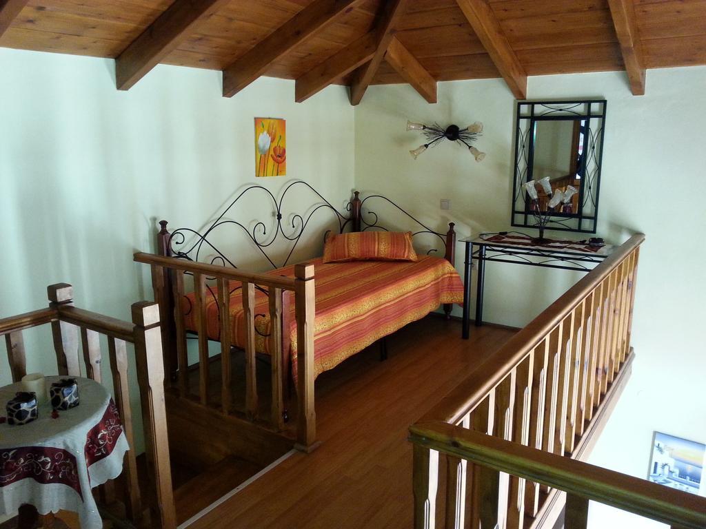 Mika'S House Villa Chalki Town Ruang foto